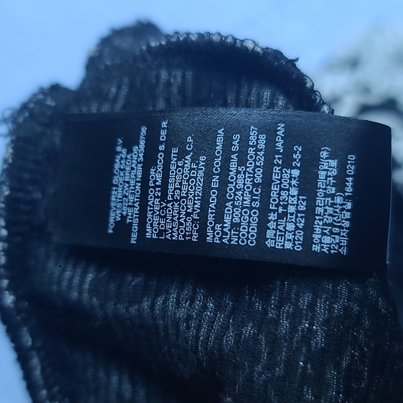 Forever 21|Black and White Floral Sweatshirt|Women's Size Small - Picture 4 of 5